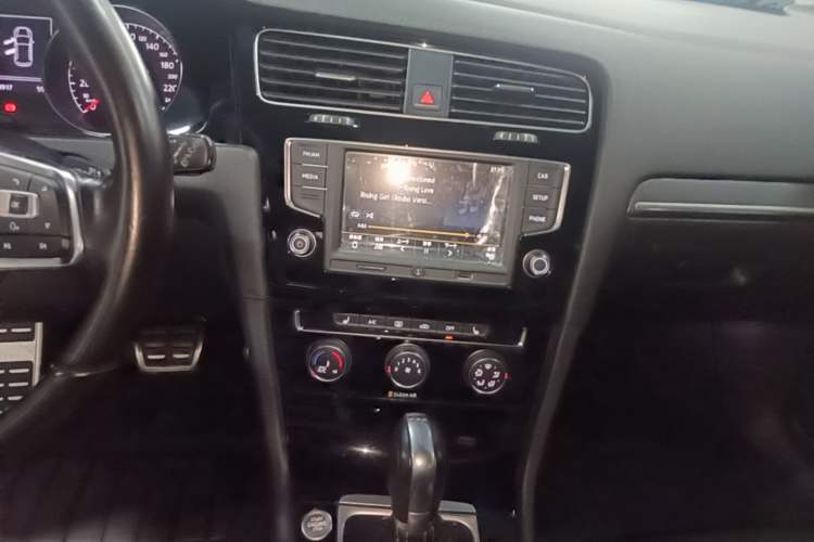 Used Volkswagen Golf 2017 280TSI Automatic R-Line Million-Vehicle Commemorative Edition Audio And AC Panel