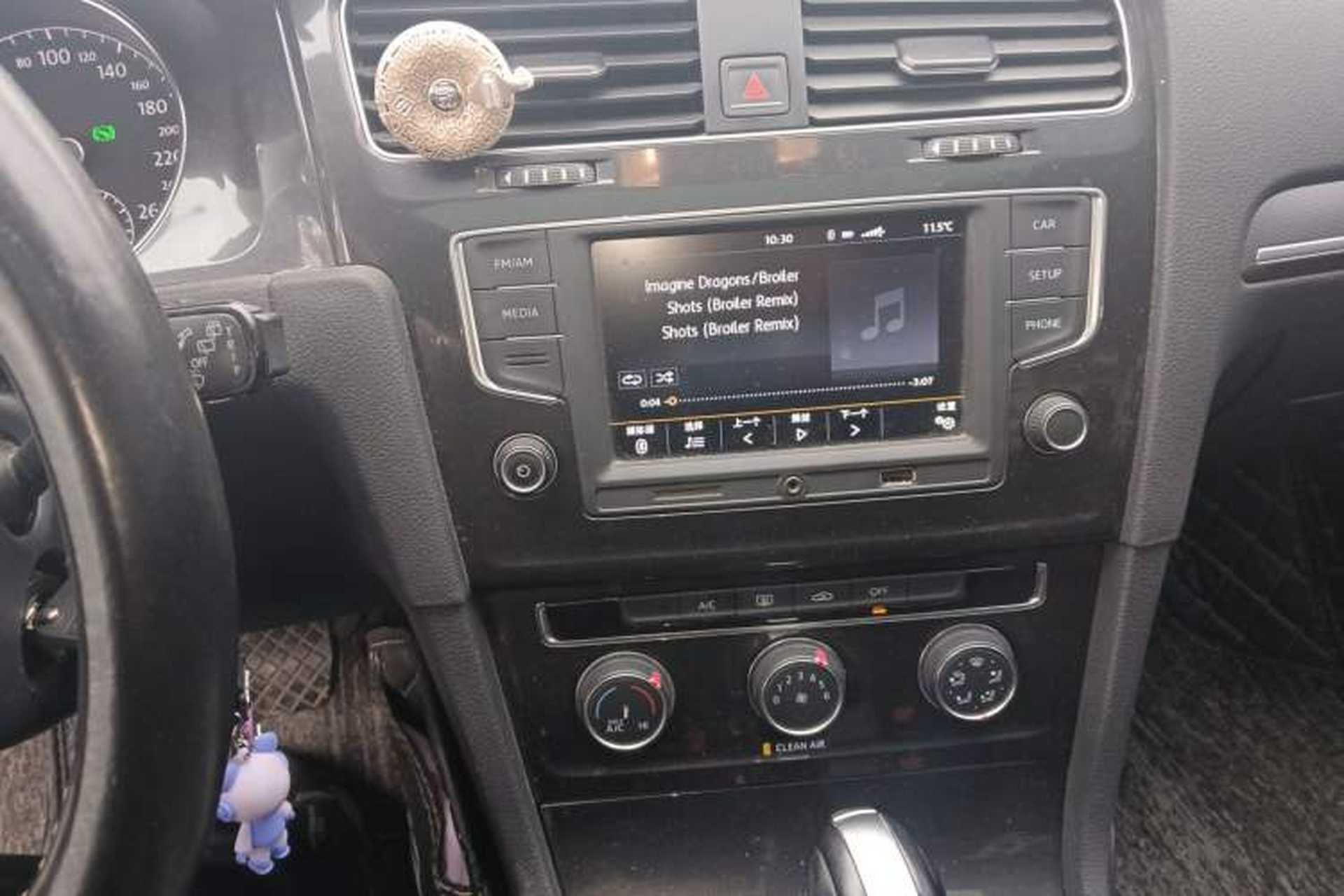 Used Volkswagen Golf 2017 1.6L Automatic Comfort Million-Vehicle Anniversary Edition Audio And AC Panel