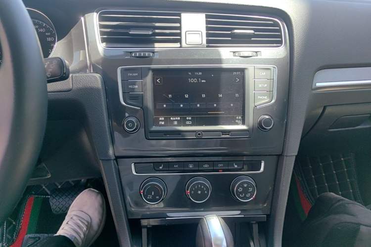 Used Volkswagen Golf 2017 230TSI Automatic Luxury Million-Vehicle Commemorative Edition Audio And AC Panel