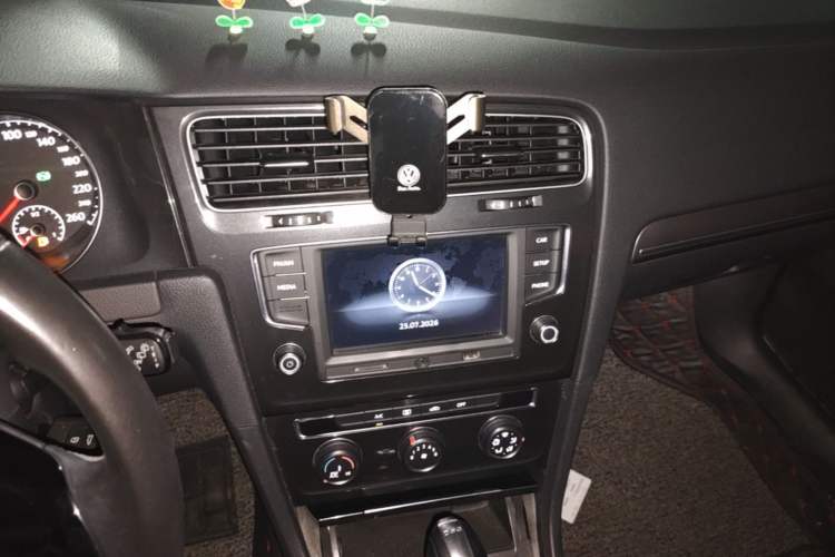 Used Volkswagen Golf 2017 230TSI Automatic Comfort Edition – Celebrating Milestone of One Million Units Audio And AC Panel