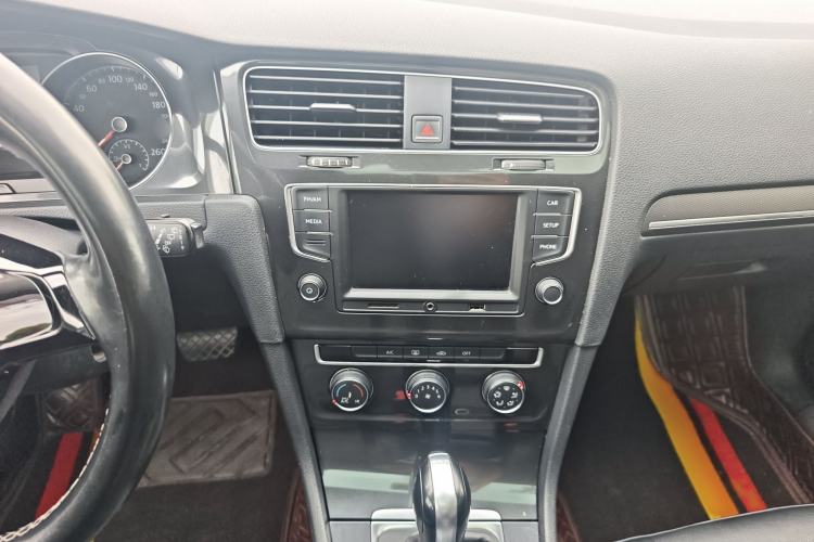 Used Volkswagen Golf 2017 230TSI Automatic Comfort Edition – Celebrating Milestone of One Million Units Audio And AC Panel