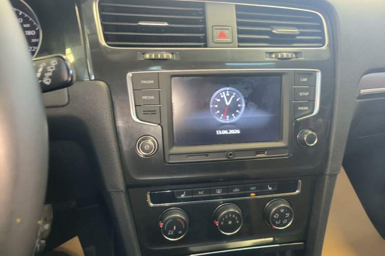 Used Volkswagen Golf 2017 230TSI Automatic Luxury Million-Vehicle Commemorative Edition Audio And AC Panel