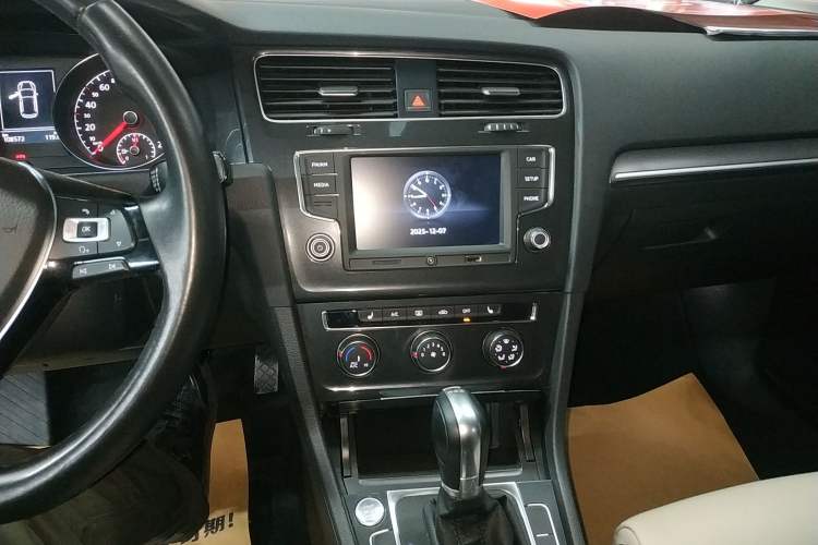 Used Volkswagen Golf 2017 230TSI Automatic Luxury Million-Vehicle Commemorative Edition Audio And AC Panel