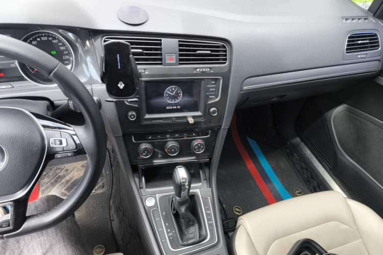 Used Volkswagen Golf 2017 230TSI Automatic Luxury Million-Vehicle Commemorative Edition Audio And AC Panel