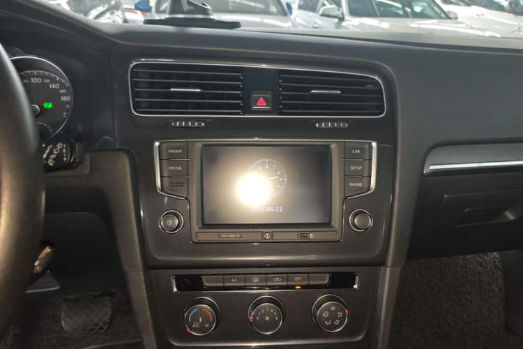 Used Volkswagen Golf 2017 230TSI Automatic Comfort Edition – Celebrating Milestone of One Million Units Audio And AC Panel