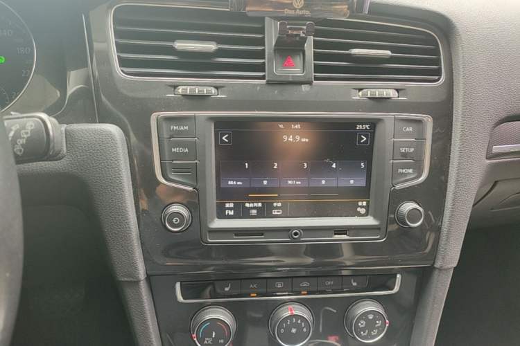 Used Volkswagen Golf 2017 230TSI Automatic Luxury Million-Vehicle Commemorative Edition Audio And AC Panel