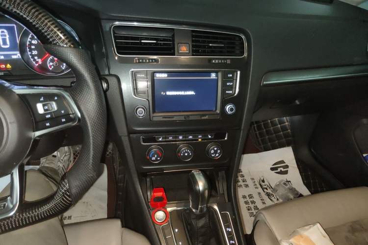 Used Volkswagen Golf 2017 230TSI Automatic Luxury Million-Vehicle Commemorative Edition Audio And AC Panel