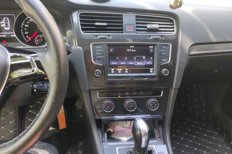 Used Volkswagen Golf 2017 230TSI Automatic Comfort Edition – Celebrating Milestone of One Million Units Audio And AC Panel