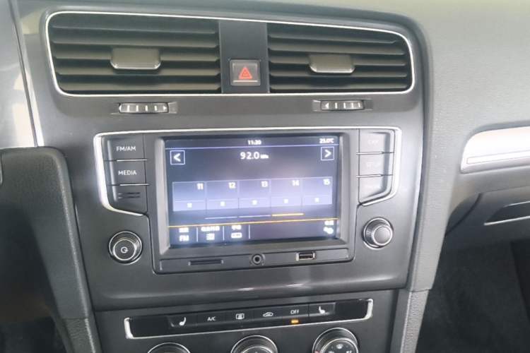 Used Volkswagen Golf 2017 230TSI Automatic Luxury Million-Vehicle Commemorative Edition Audio And AC Panel