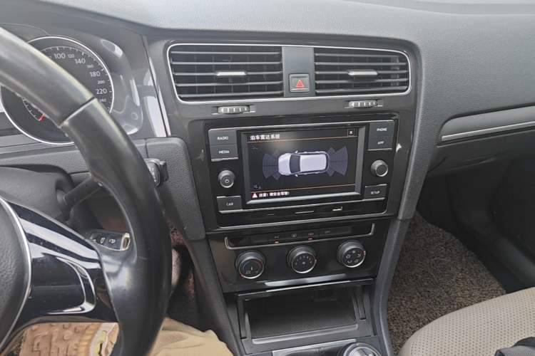 Used Volkswagen Golf 2017 230TSI Manual Comfort Edition – Celebrating Milestone of One Million Units Audio And AC Panel