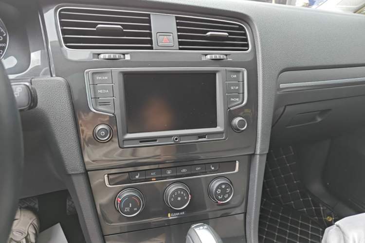 Used Volkswagen Golf 2017 230TSI Automatic Luxury Million-Vehicle Commemorative Edition Audio And AC Panel