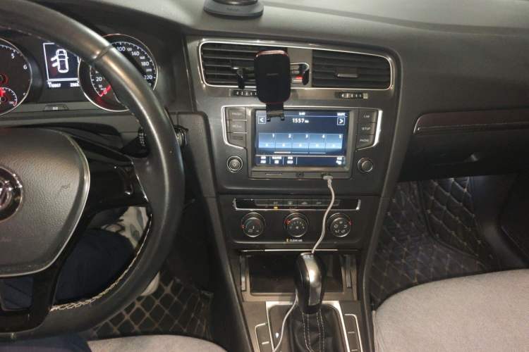 Used Volkswagen Golf 2017 230TSI Automatic Comfort Edition – Celebrating Milestone of One Million Units Audio And AC Panel