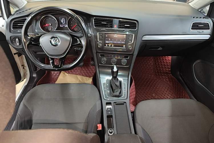Used Volkswagen Golf 2017 230TSI Automatic Comfort Edition – Celebrating Milestone of One Million Units Audio And AC Panel