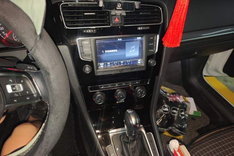 Used Volkswagen Golf 2017 280TSI Automatic R-Line Million-Vehicle Commemorative Edition Audio And AC Panel