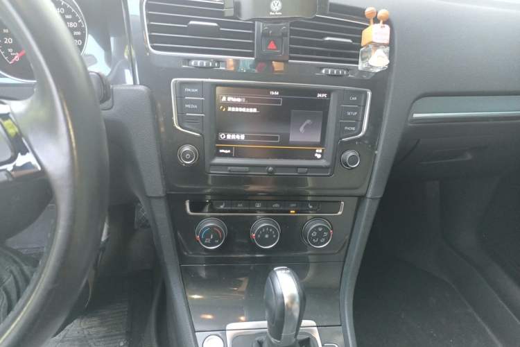 Used Volkswagen Golf 2017 230TSI Automatic Luxury Million-Vehicle Commemorative Edition Audio And AC Panel