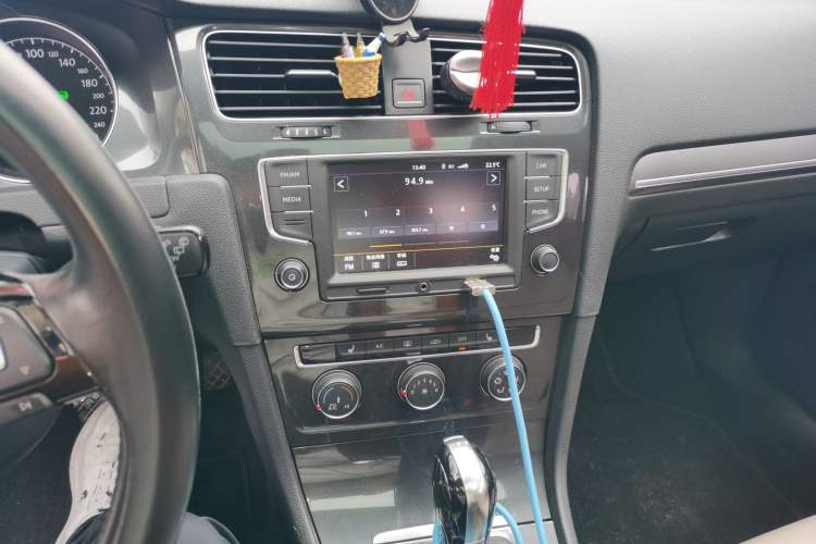 Used Volkswagen Golf 2017 230TSI Automatic Luxury Million-Vehicle Commemorative Edition Audio And AC Panel