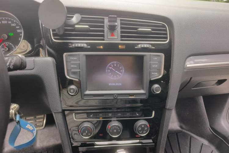 Used Volkswagen Golf 2017 280TSI Automatic R-Line Million-Vehicle Commemorative Edition Audio And AC Panel