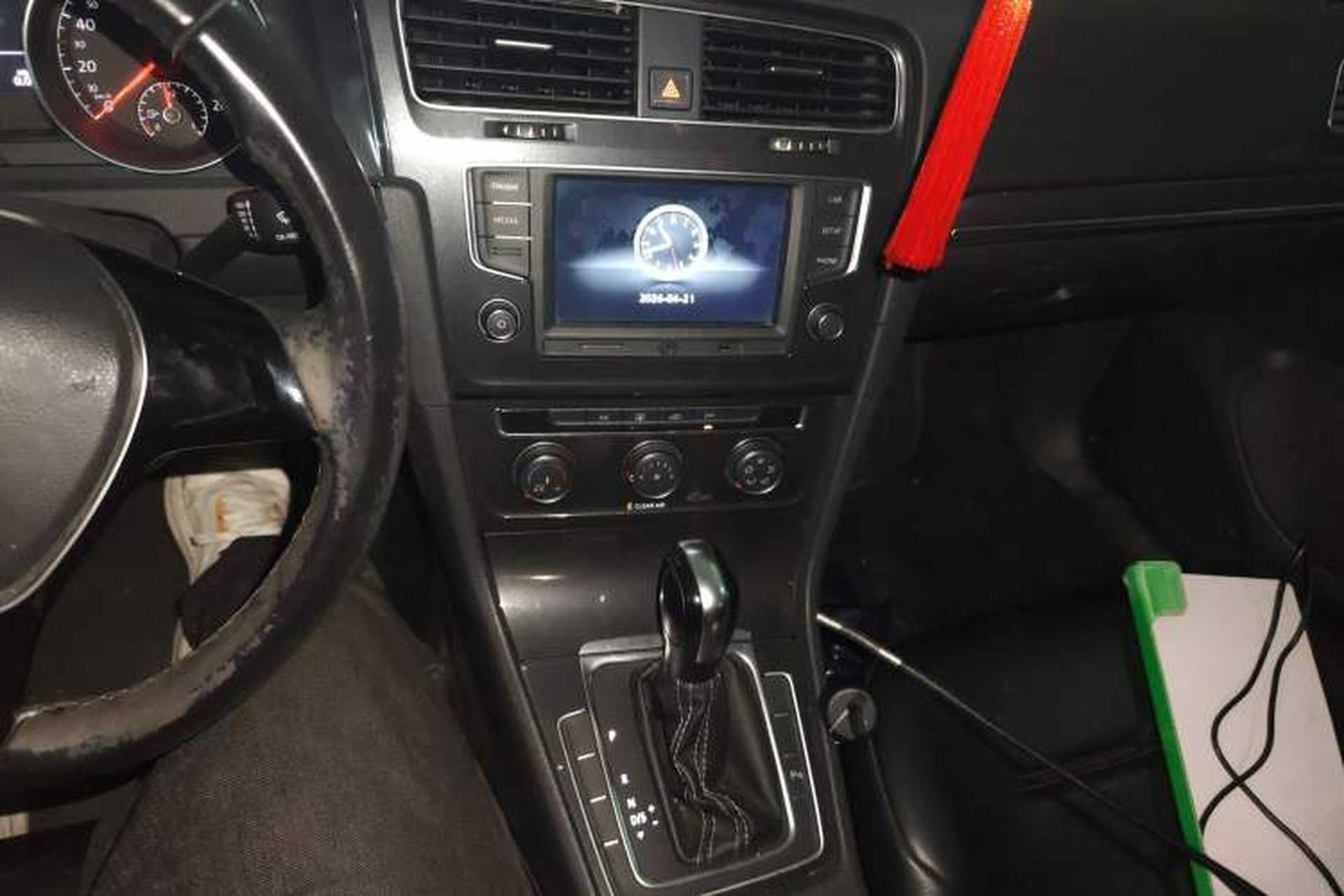 Used Volkswagen Golf 2017 1.6L Automatic Comfort Million-Vehicle Anniversary Edition Audio And AC Panel