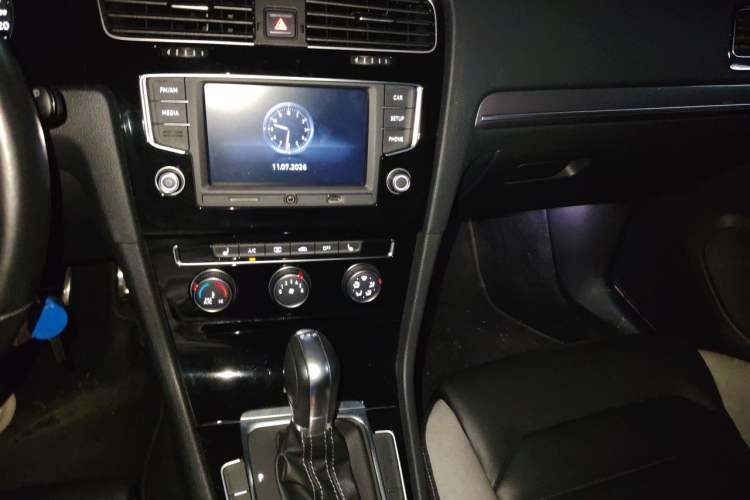 Used Volkswagen Golf 2017 280TSI Automatic R-Line Million-Vehicle Commemorative Edition Audio And AC Panel