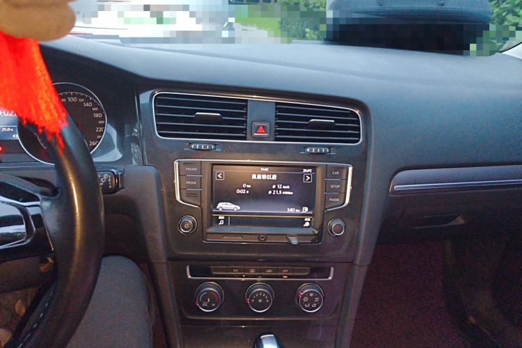 Used Volkswagen Golf 2017 1.6L Automatic Comfort Million-Vehicle Anniversary Edition Audio And AC Panel