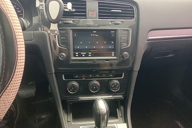 Used Volkswagen Golf 2017 230TSI Automatic Luxury Million-Vehicle Commemorative Edition Audio And AC Panel