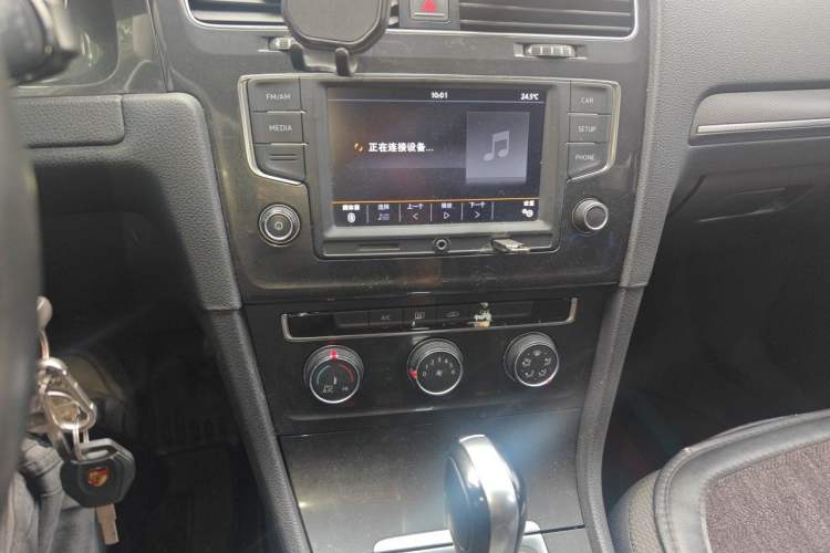 Used Volkswagen Golf 2017 1.6L Automatic Comfort Million-Vehicle Anniversary Edition Audio And AC Panel