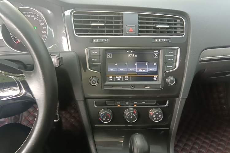 Used Volkswagen Golf 2017 230TSI Automatic Comfort Edition – Celebrating Milestone of One Million Units Audio And AC Panel
