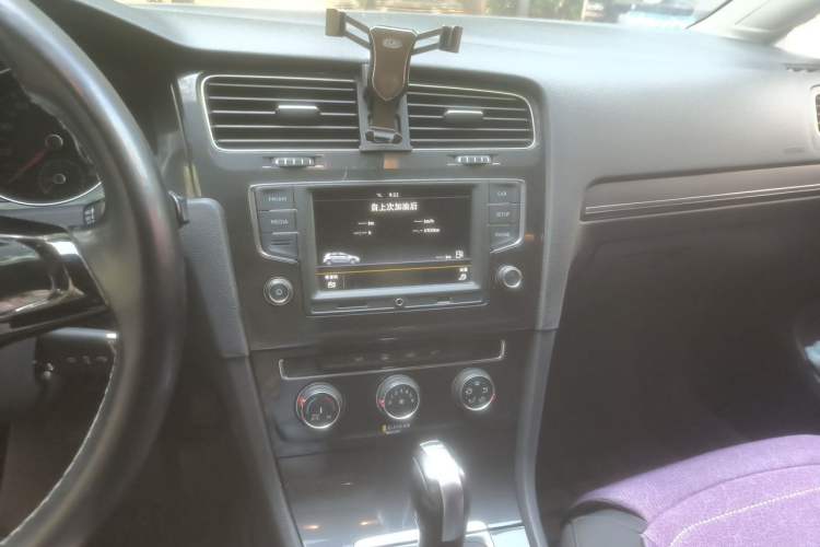 Used Volkswagen Golf 2017 230TSI Automatic Comfort Edition – Celebrating Milestone of One Million Units Audio And AC Panel
