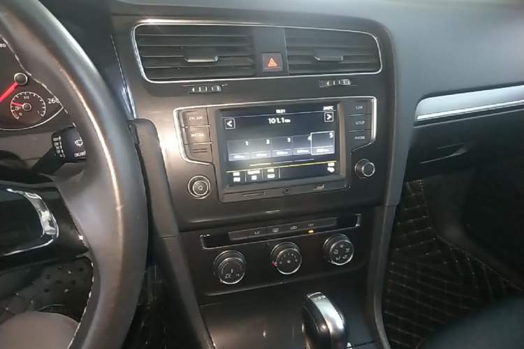 Used Volkswagen Golf 2017 230TSI Automatic Comfort Edition – Celebrating Milestone of One Million Units Audio And AC Panel