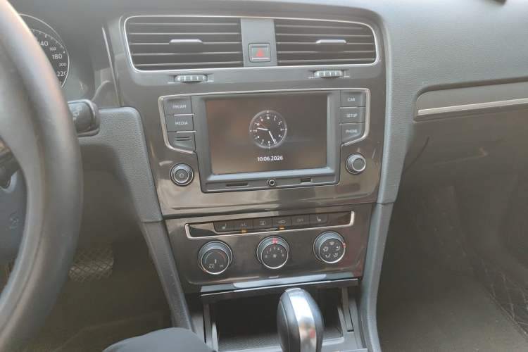 Used Volkswagen Golf 2017 230TSI Automatic Luxury Million-Vehicle Commemorative Edition Audio And AC Panel