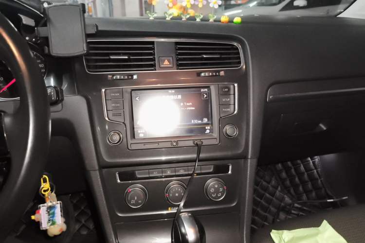 Used Volkswagen Golf 2017 230TSI Automatic Comfort Edition – Celebrating Milestone of One Million Units Audio And AC Panel