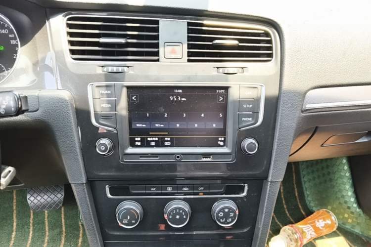 Used Volkswagen Golf 2017 230TSI Automatic Comfort Edition – Celebrating Milestone of One Million Units Audio And AC Panel
