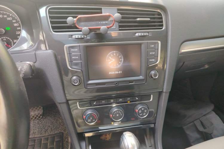 Used Volkswagen Golf 2017 230TSI Automatic Luxury Million-Vehicle Commemorative Edition Audio And AC Panel
