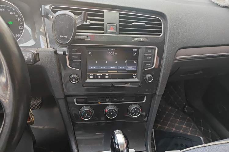 Used Volkswagen Golf 2017 230TSI Automatic Comfort Edition – Celebrating Milestone of One Million Units Audio And AC Panel