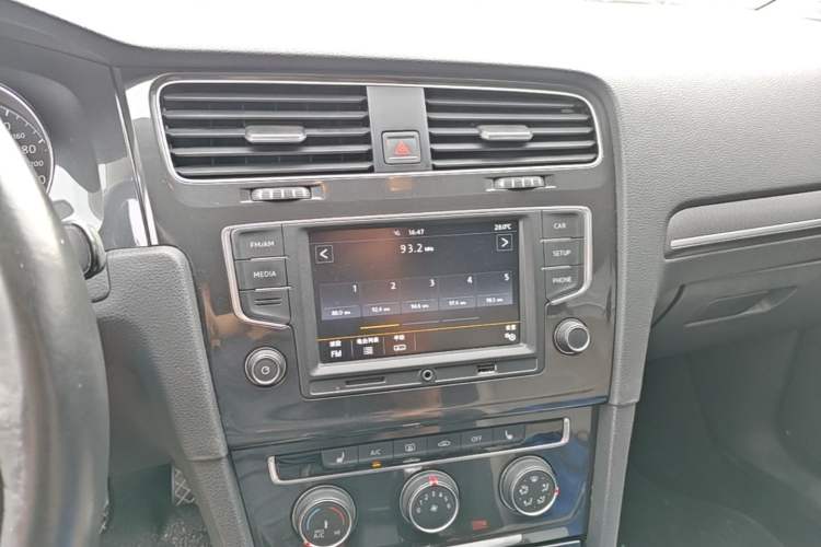 Used Volkswagen Golf 2017 230TSI Automatic Luxury Million-Vehicle Commemorative Edition Audio And AC Panel