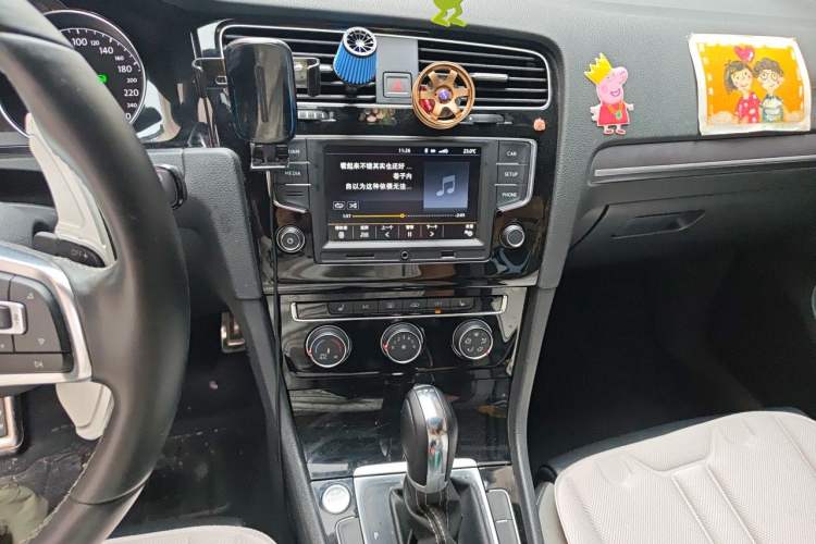 Used Volkswagen Golf 2017 280TSI Automatic R-Line Million-Vehicle Commemorative Edition Audio And AC Panel