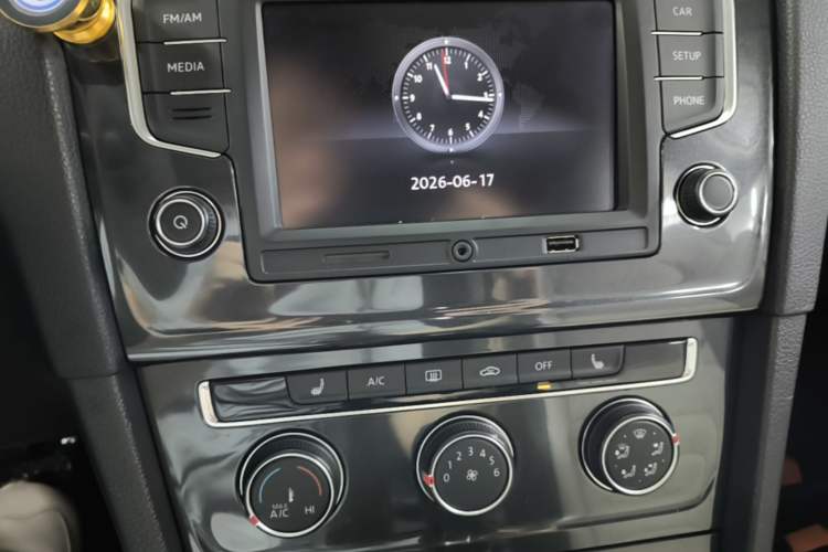 Used Volkswagen Golf 2017 230TSI Automatic Luxury Million-Vehicle Commemorative Edition Audio And AC Panel