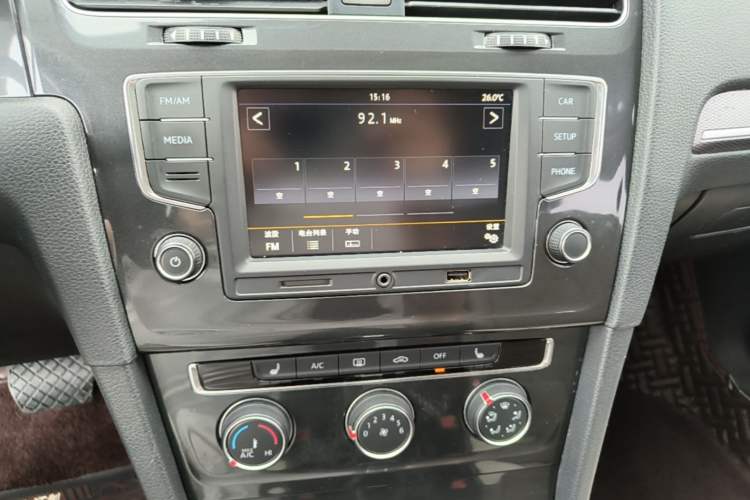 Used Volkswagen Golf 2017 230TSI Automatic Luxury Million-Vehicle Commemorative Edition Audio And AC Panel