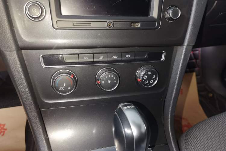 Used Volkswagen Golf 2017 230TSI Automatic Comfort Edition – Celebrating Milestone of One Million Units Audio And AC Panel