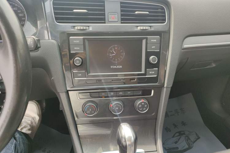 Used Volkswagen Golf 2017 230TSI Automatic Comfort Edition – Celebrating Milestone of One Million Units Audio And AC Panel