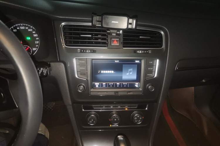 Used Volkswagen Golf 2017 1.6L Automatic Comfort Million-Vehicle Anniversary Edition Audio And AC Panel