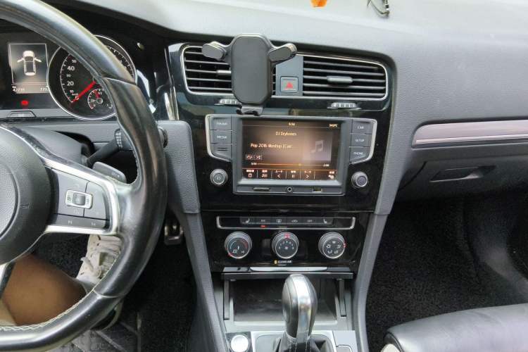 Used Volkswagen Golf 2017 280TSI Automatic R-Line Million-Vehicle Commemorative Edition Audio And AC Panel