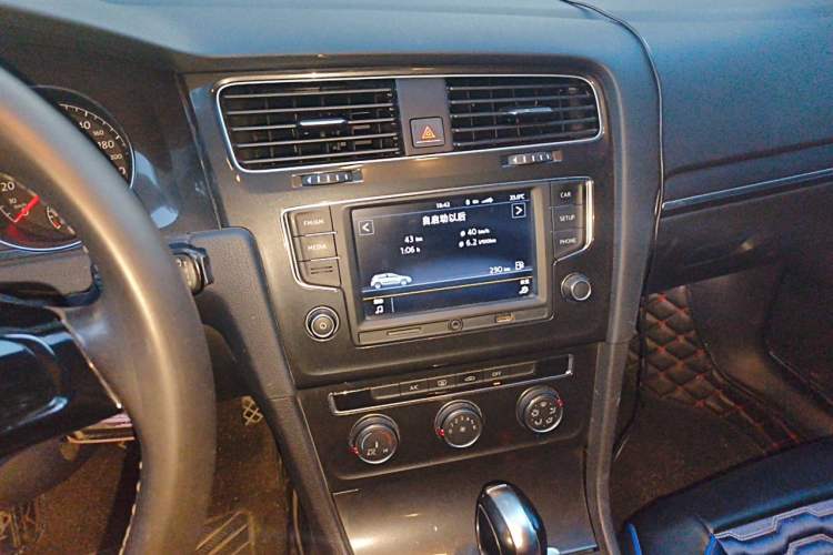 Used Volkswagen Golf 2017 1.6L Automatic Comfort Million-Vehicle Anniversary Edition Audio And AC Panel