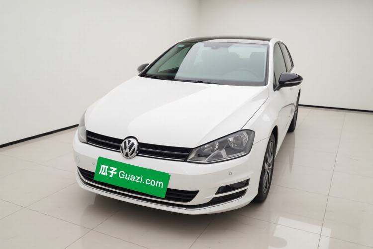 Used Volkswagen Golf 2017 230TSI Automatic Luxury Million-Vehicle Commemorative Edition Guazi used car, China used car export, Used car for sale, Used cars, Cheapest cars for sale