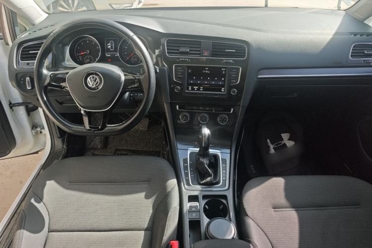 Used Volkswagen Golf 2017 230TSI Automatic Comfort Edition – Celebrating Milestone of One Million Units Center Console