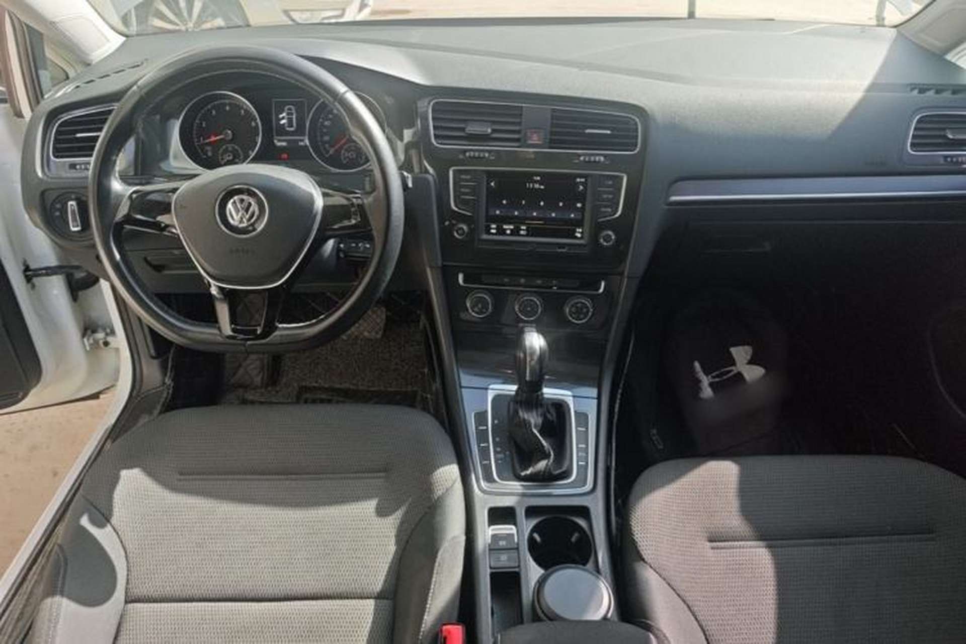 Used Volkswagen Golf 2017 230TSI Automatic Comfort Edition – Celebrating Milestone of One Million Units Center Console