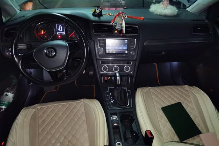 Used Volkswagen Golf 2017 230TSI Automatic Comfort Edition – Celebrating Milestone of One Million Units Center Console