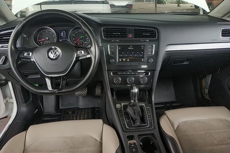 Used Volkswagen Golf 2017 230TSI Automatic Luxury Million-Vehicle Commemorative Edition Center Console
