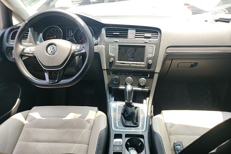 Used Volkswagen Golf 2017 230TSI Automatic Luxury Million-Vehicle Commemorative Edition Center Console