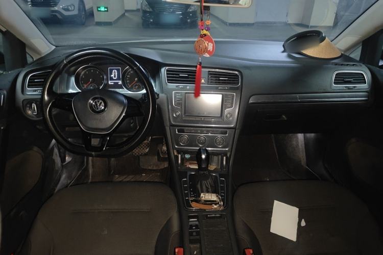 Used Volkswagen Golf 2017 1.6L Automatic Comfort Million-Vehicle Anniversary Edition Center Console